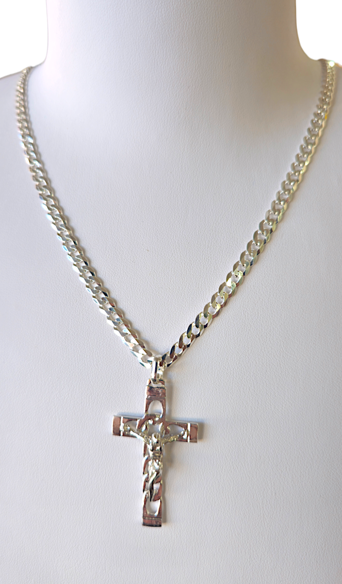 Collier en argent avec croix