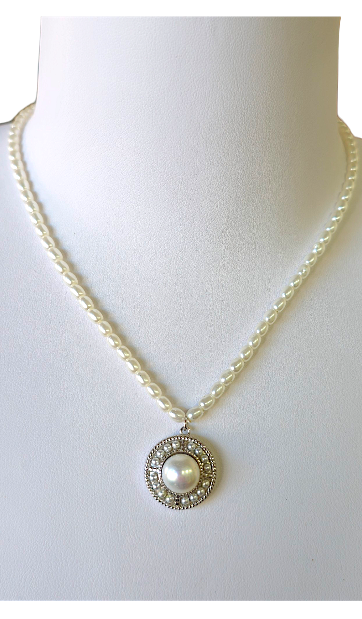 Collier en argent avec perles