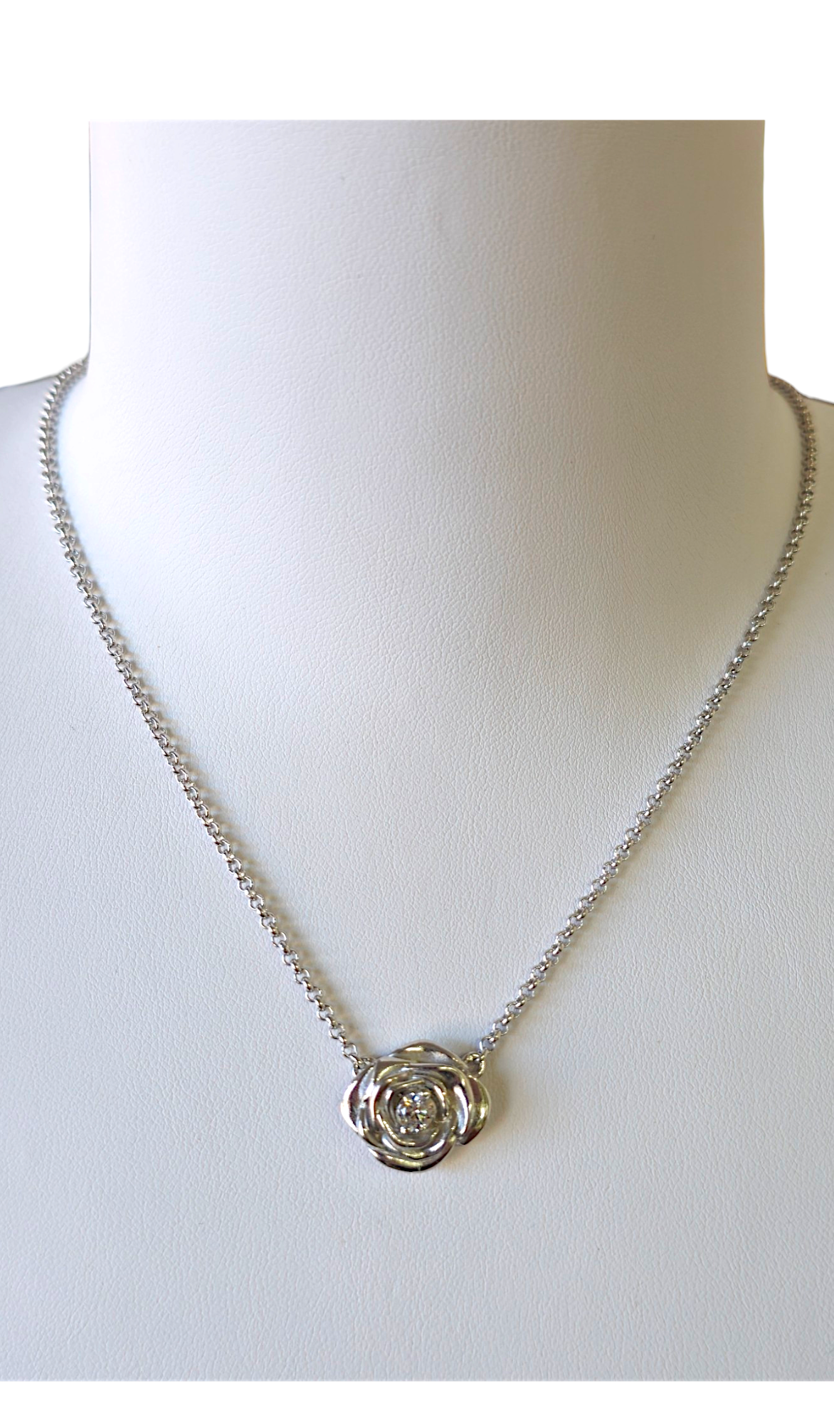 Collier rose argenté