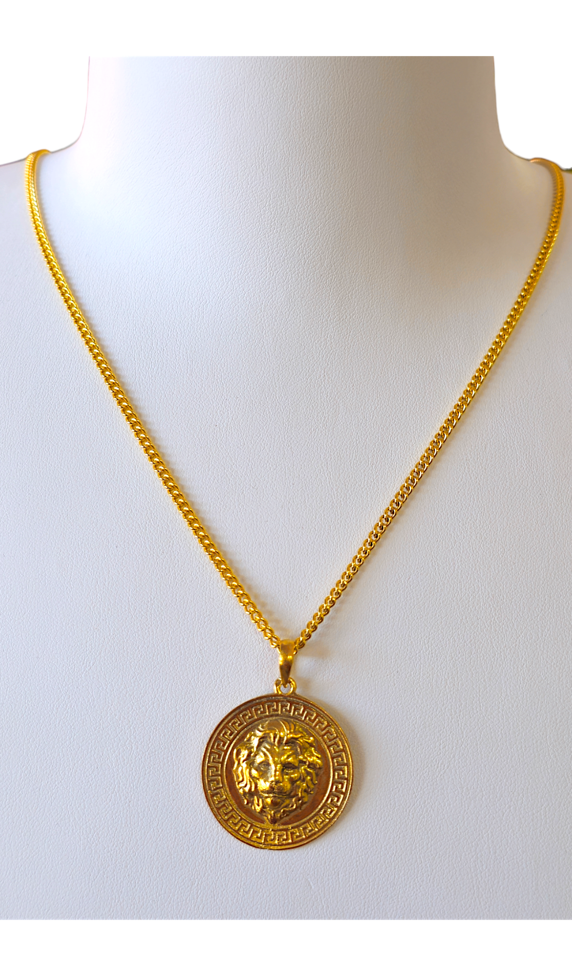 Collier et médaille en argent plaqué or