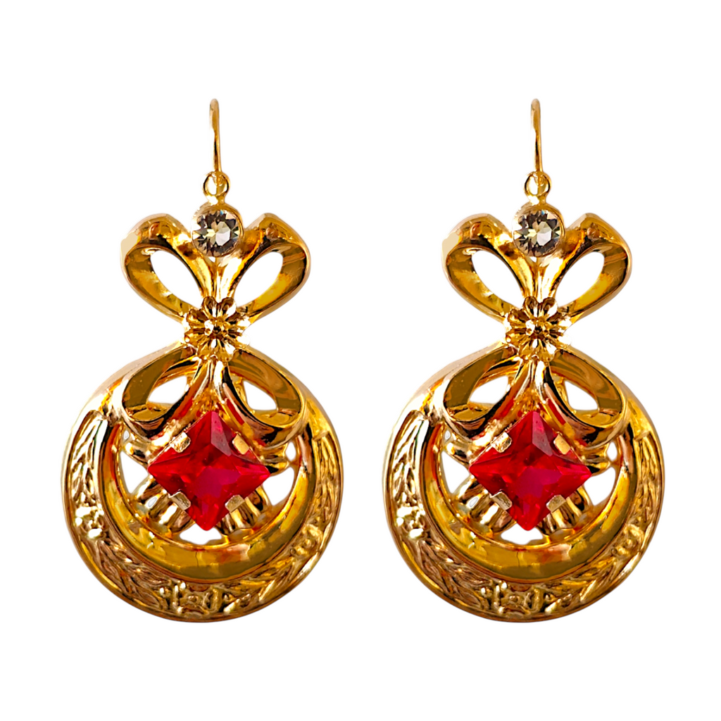 Des boucles d'oreilles en or 