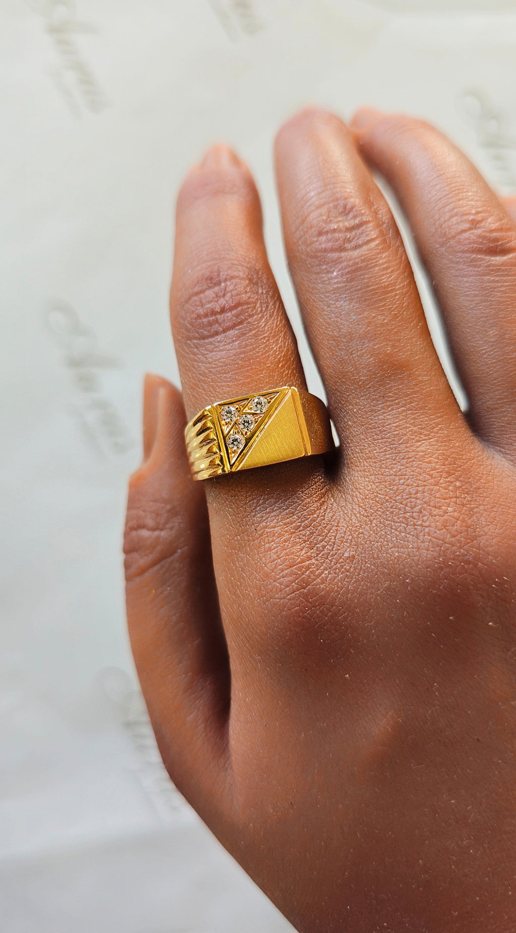 Bague en zircone avec coin en or