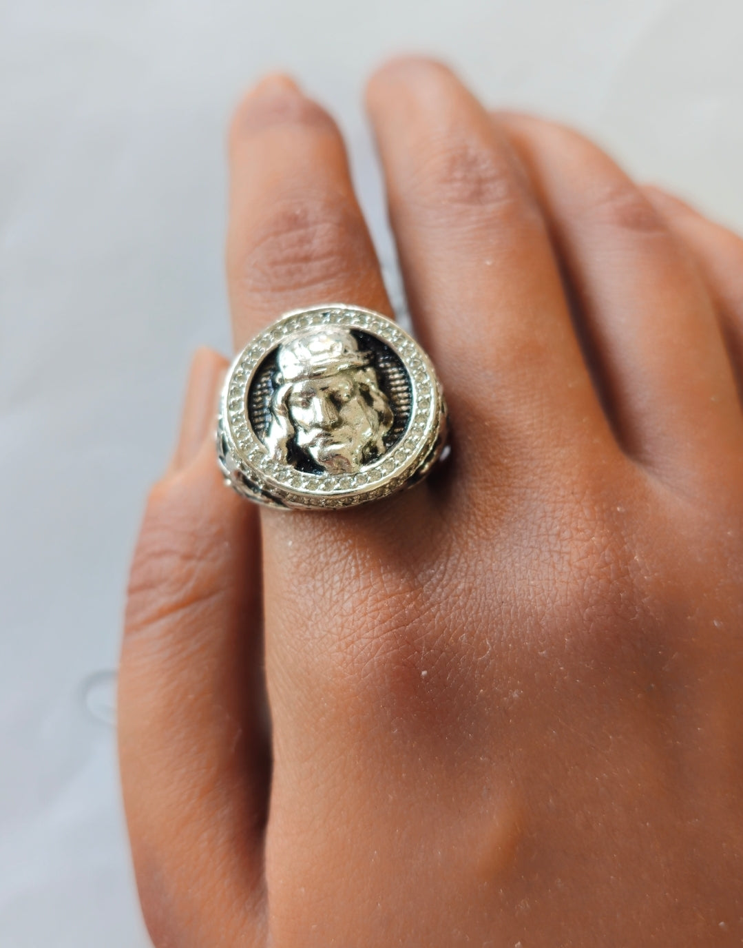 Bague en argent à l'effigie du Christ