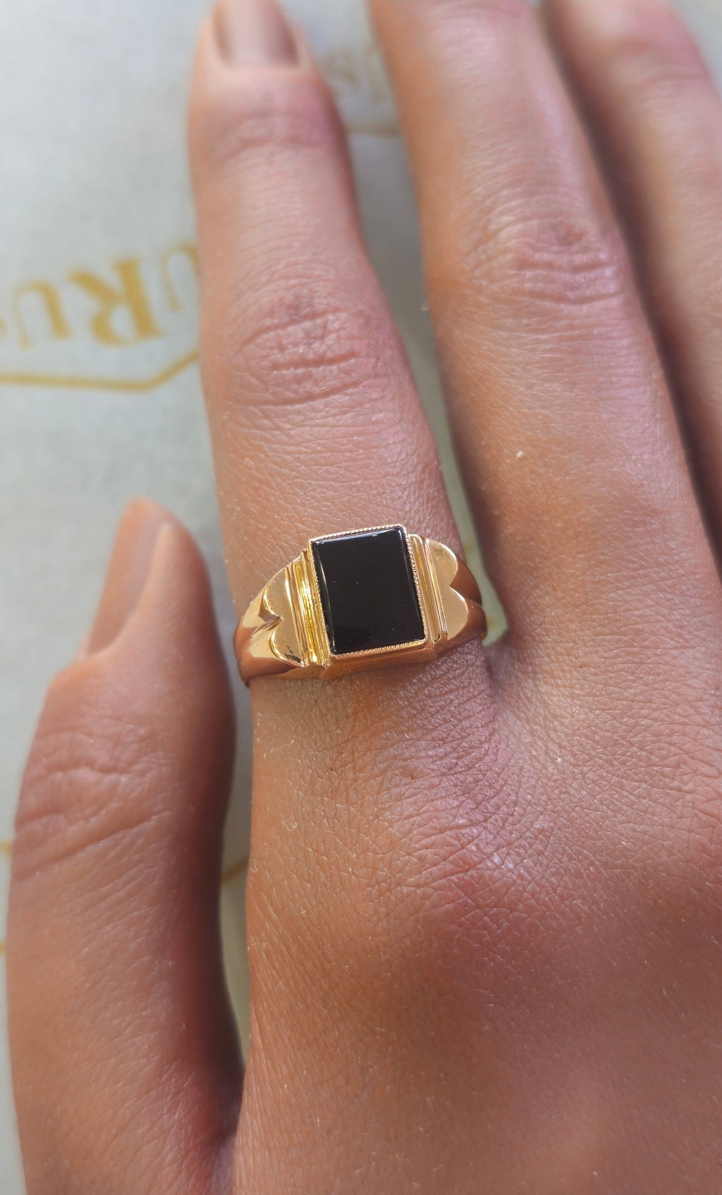 Bague en or et pierre d'onyx