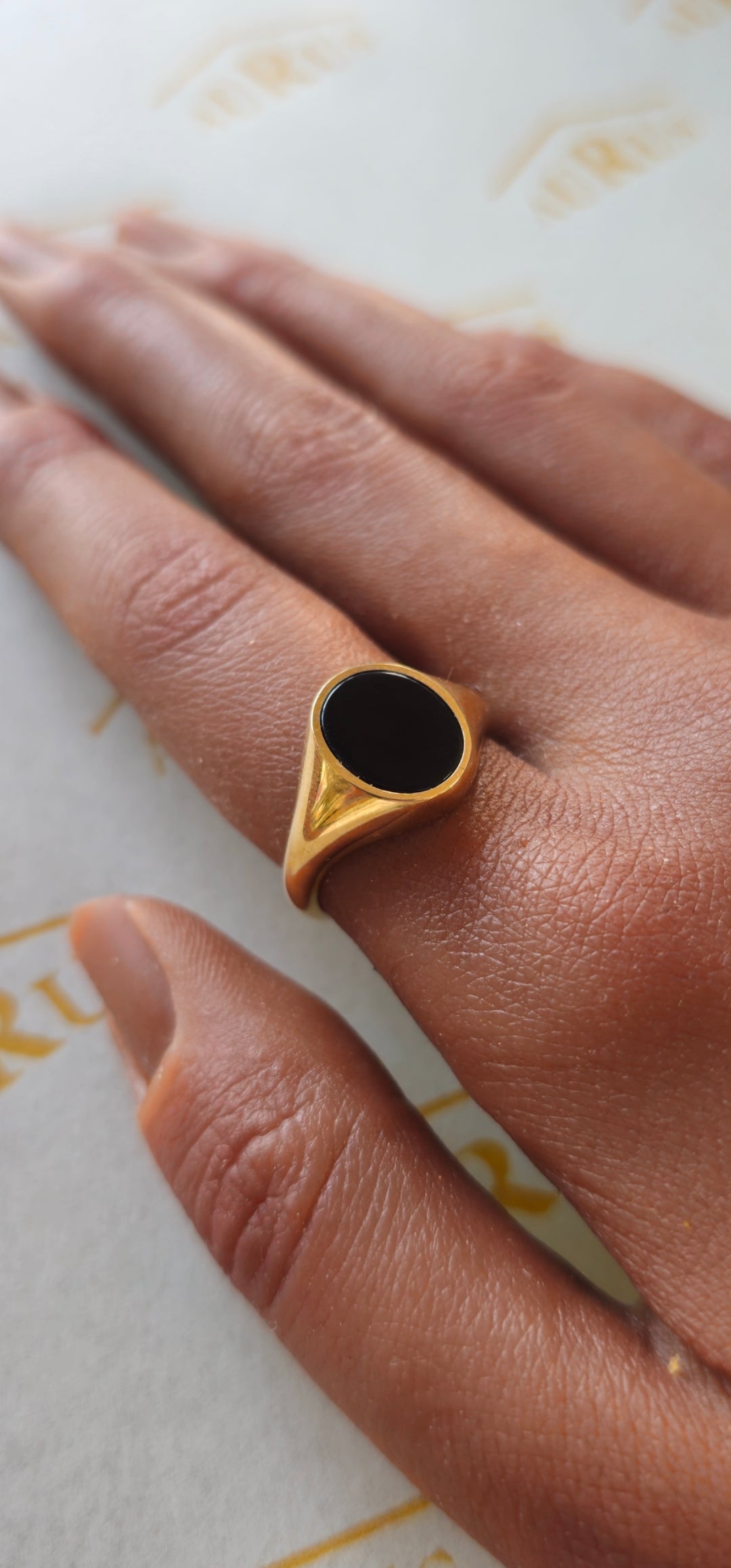 Bague en or et pierre d'onyx