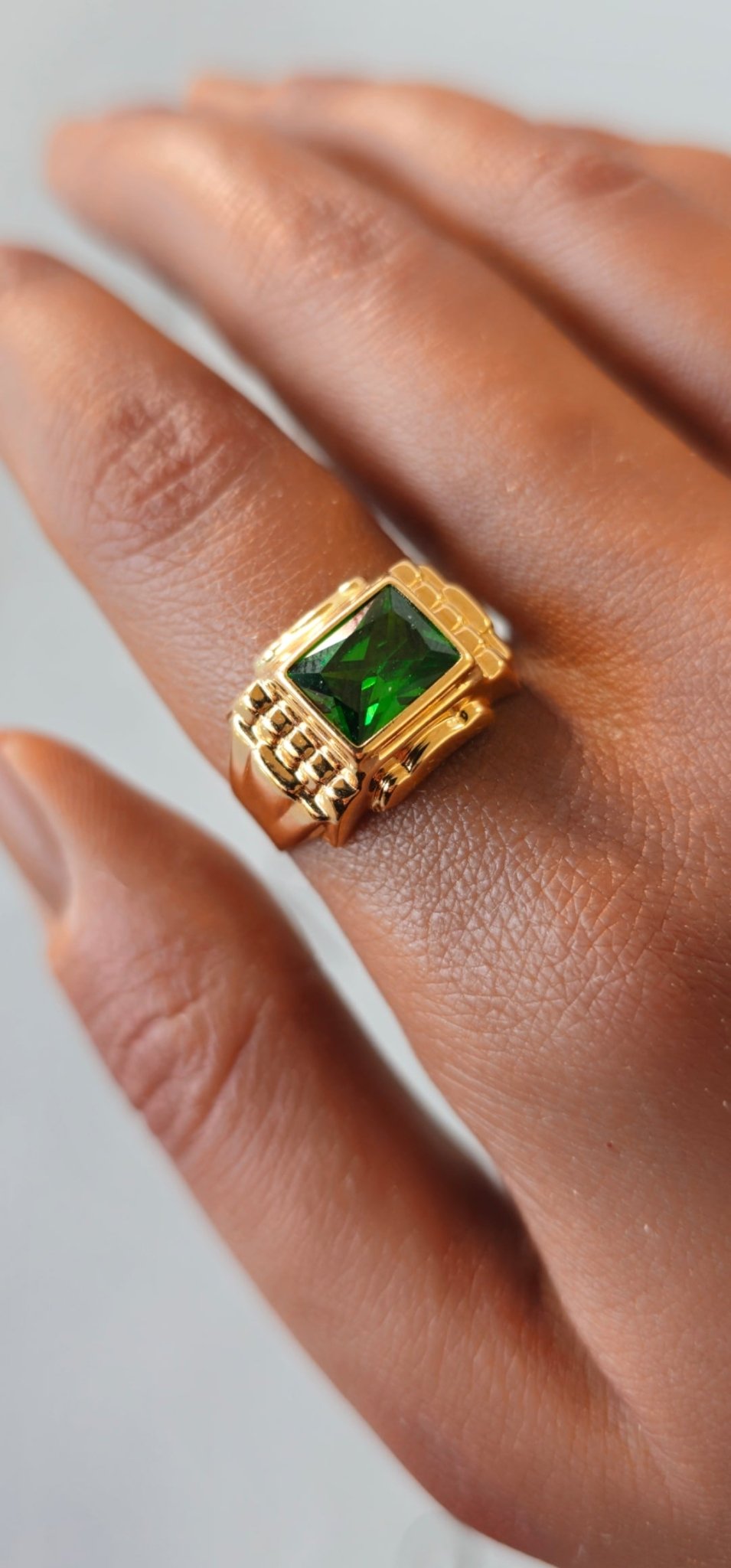 Anel Zircónia Verde Ouro - Aurus Jóias