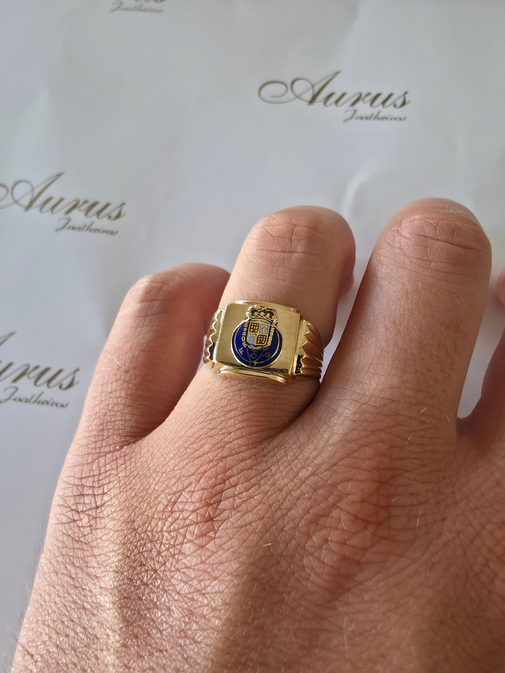 Anel Emblema Ouro