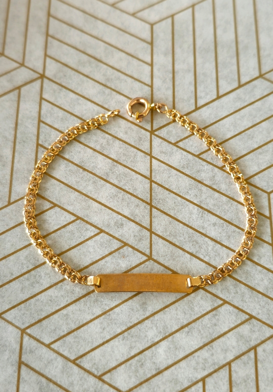 Bracelet en or avec plaque nominative pour enfant