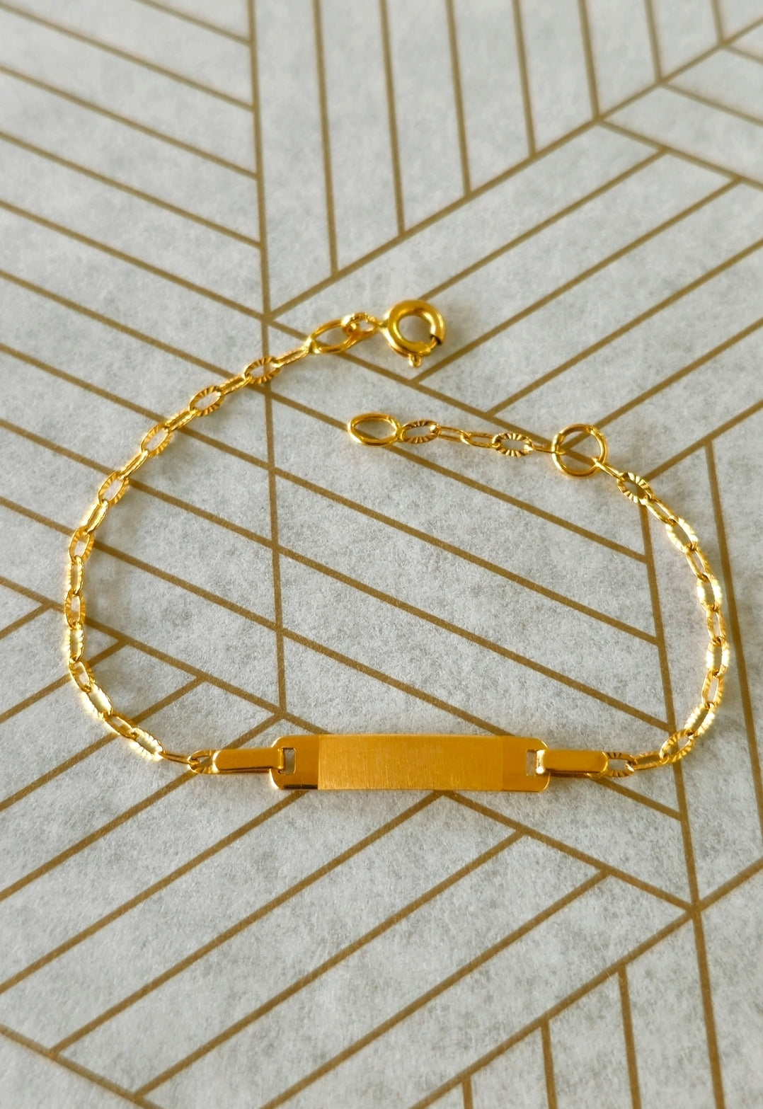 Bracelet avec plaque en or pour enfants