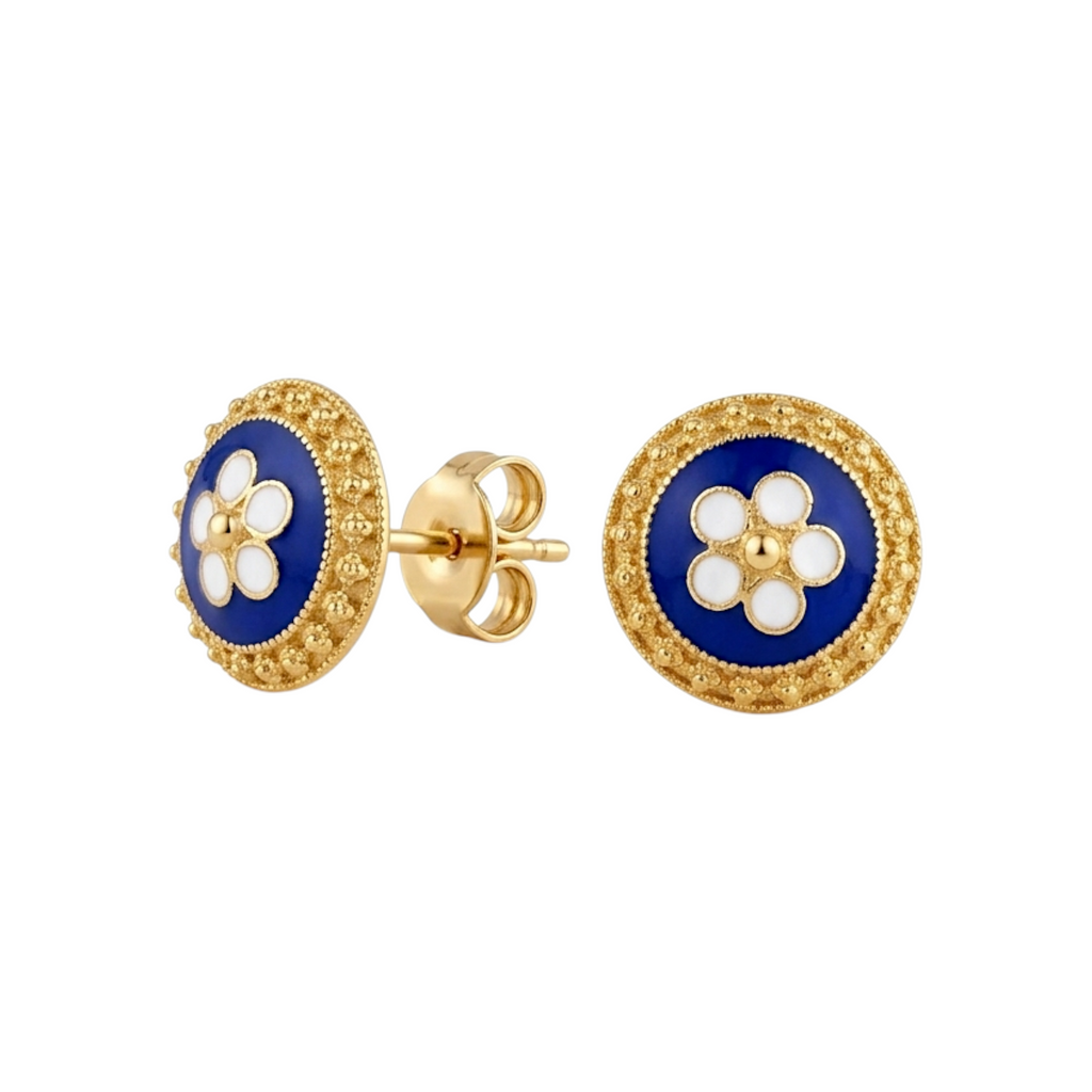 Des boucles d'oreilles en or 